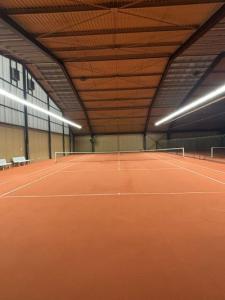 Tennishalle mit neuem Boden